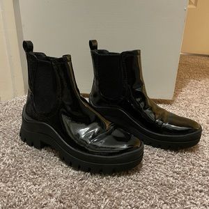 BLACK BOOT